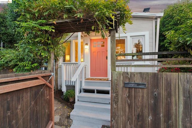 1322 Bancroft Way, Berkeley, CA 94702