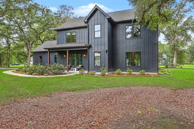 5715 Whistle Stop Lane, Ravenel, SC 29470