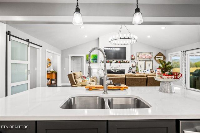 129 Austin Lane, Jacksboro, TN 37757