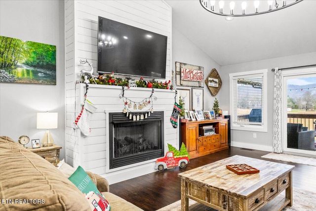 129 Austin Lane, Jacksboro, TN 37757