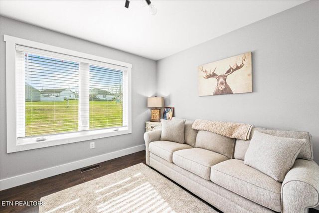 129 Austin Lane, Jacksboro, TN 37757