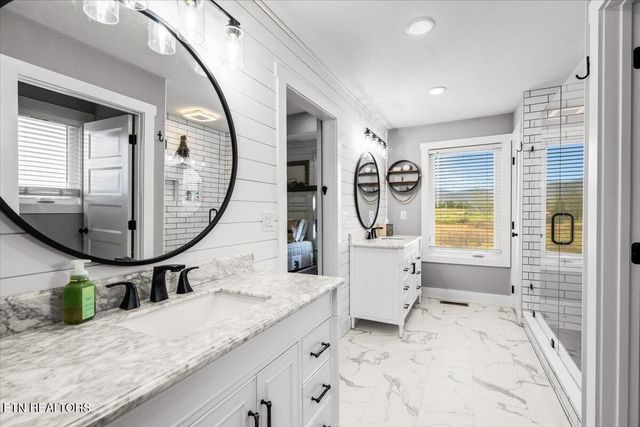 129 Austin Lane, Jacksboro, TN 37757