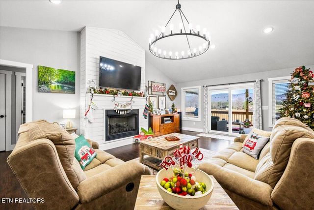 129 Austin Lane, Jacksboro, TN 37757