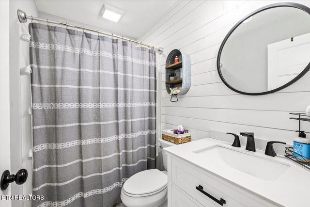 129 Austin Lane, Jacksboro, TN 37757