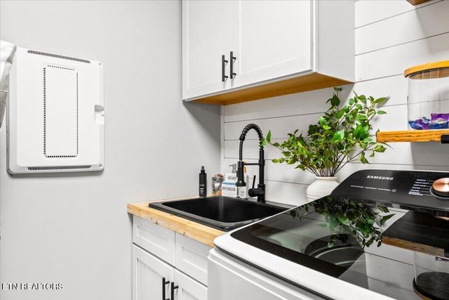 129 Austin Lane, Jacksboro, TN 37757