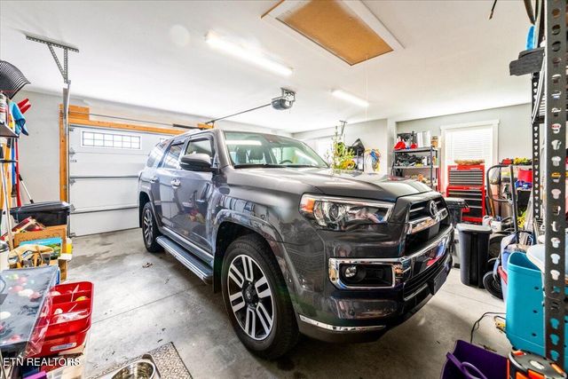 129 Austin Lane, Jacksboro, TN 37757