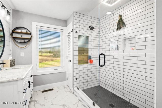 129 Austin Lane, Jacksboro, TN 37757