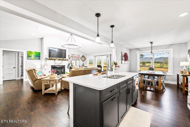 129 Austin Lane, Jacksboro, TN 37757