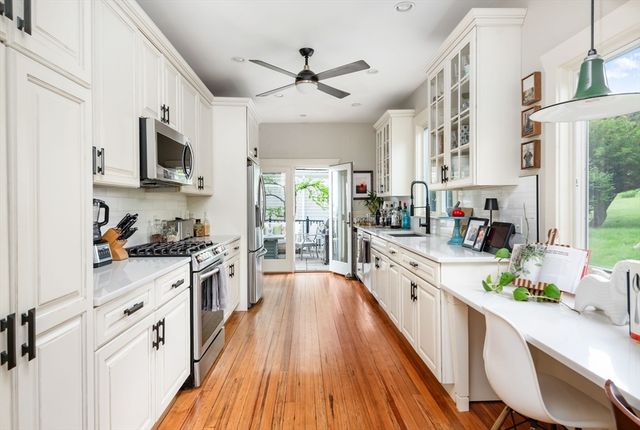 46 Holbrook Ave, Hull, MA 02045