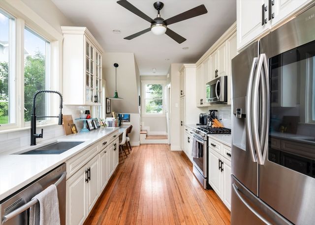 46 Holbrook Ave, Hull, MA 02045
