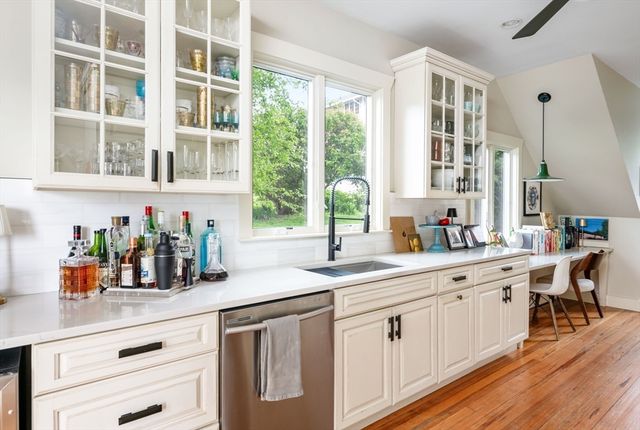 46 Holbrook Ave, Hull, MA 02045