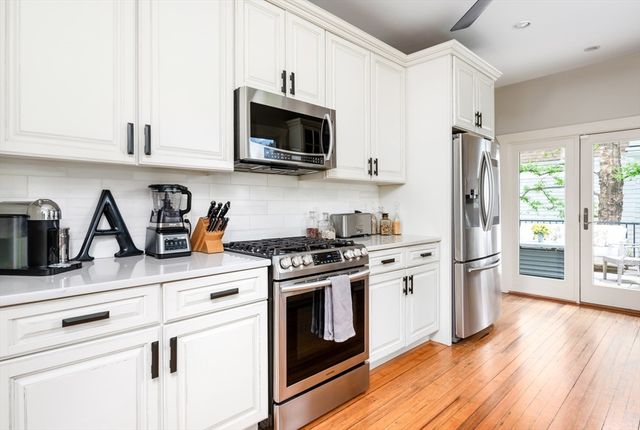 46 Holbrook Ave, Hull, MA 02045