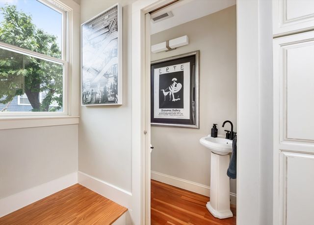 46 Holbrook Ave, Hull, MA 02045