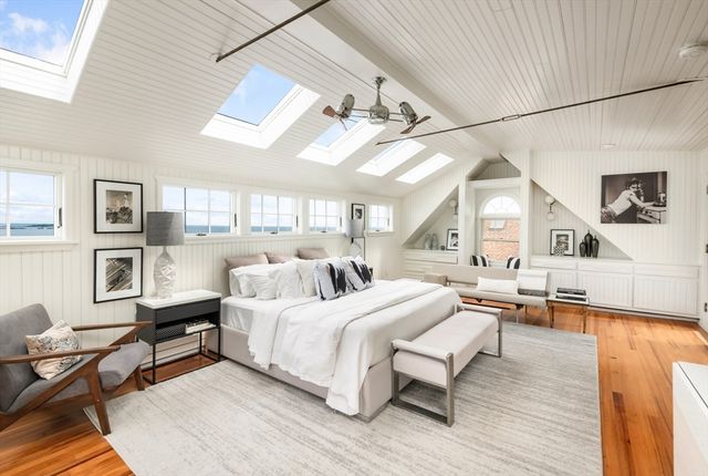 46 Holbrook Ave, Hull, MA 02045