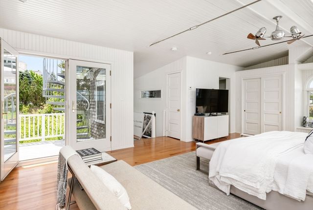 46 Holbrook Ave, Hull, MA 02045