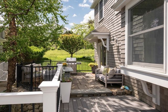 46 Holbrook Ave, Hull, MA 02045