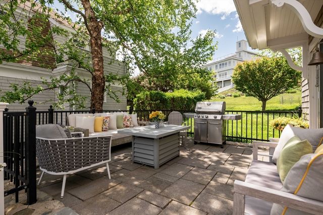 46 Holbrook Ave, Hull, MA 02045