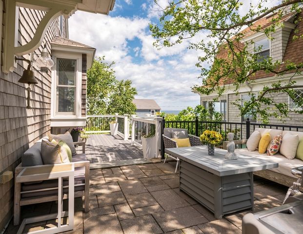 46 Holbrook Ave, Hull, MA 02045