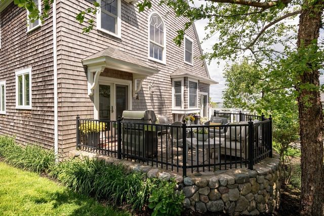 46 Holbrook Ave, Hull, MA 02045
