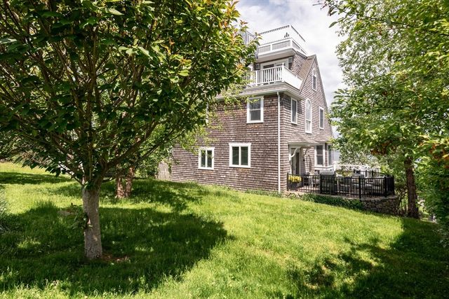 46 Holbrook Ave, Hull, MA 02045