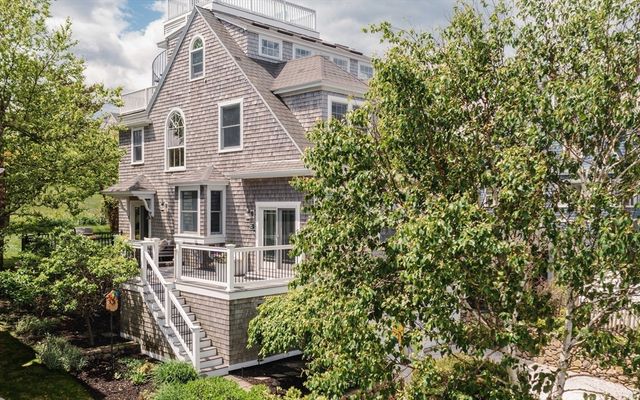 46 Holbrook Ave, Hull, MA 02045