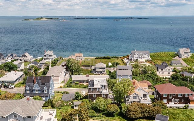 46 Holbrook Ave, Hull, MA 02045