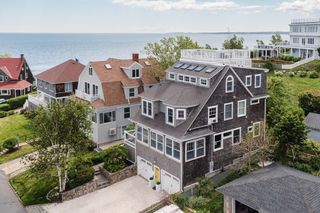 46 Holbrook Ave, Hull, MA 02045