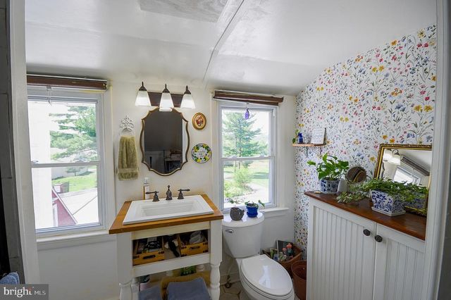 1593 GILBERTSVILLE RD, Pottstown, PA 19464