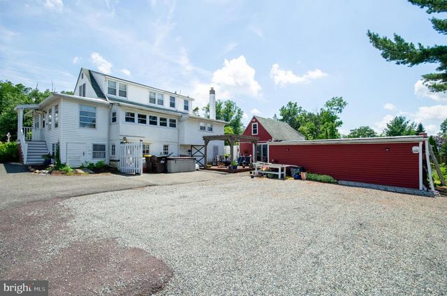 1593 GILBERTSVILLE RD, Pottstown, PA 19464