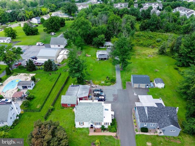 1593 GILBERTSVILLE RD, Pottstown, PA 19464