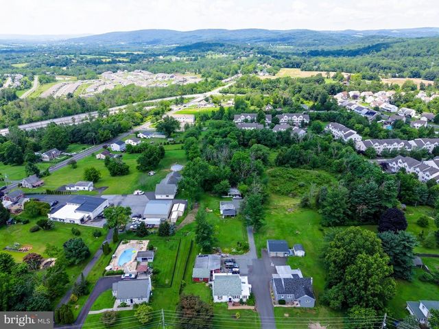 1593 GILBERTSVILLE RD, Pottstown, PA 19464