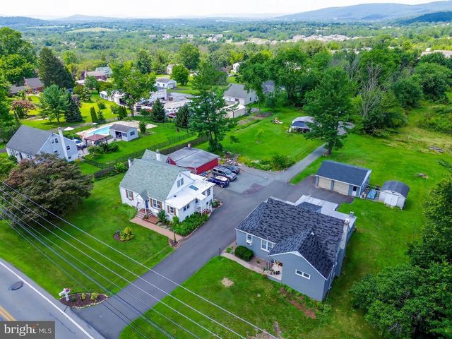 1593 GILBERTSVILLE RD, Pottstown, PA 19464