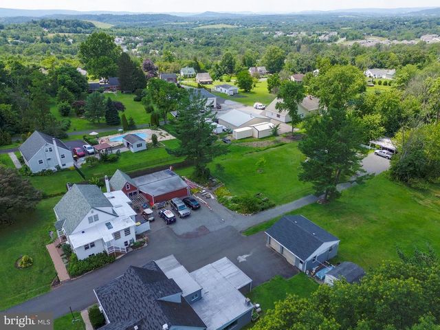 1593 GILBERTSVILLE RD, Pottstown, PA 19464