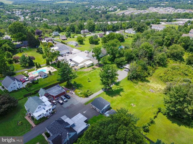 1593 GILBERTSVILLE RD, Pottstown, PA 19464
