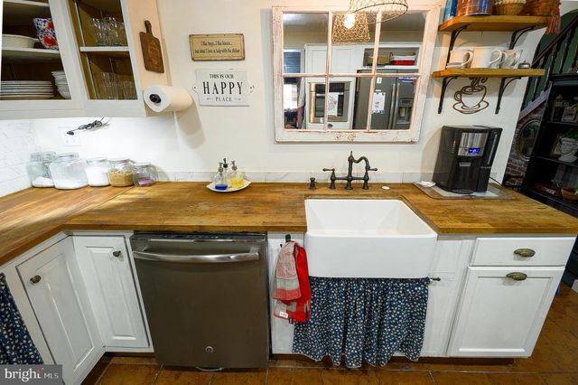 1593 GILBERTSVILLE RD, Pottstown, PA 19464