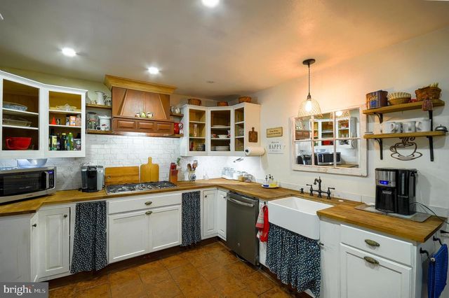 1593 GILBERTSVILLE RD, Pottstown, PA 19464