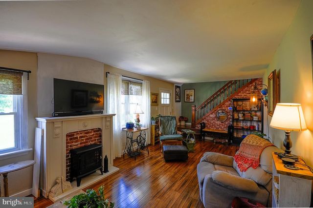 1593 GILBERTSVILLE RD, Pottstown, PA 19464