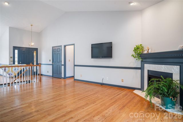 105 Fairway Knoll Drive, Hendersonville, NC 28739