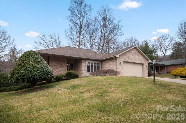 105 Fairway Knoll Drive, Hendersonville, NC 28739