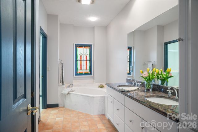 105 Fairway Knoll Drive, Hendersonville, NC 28739