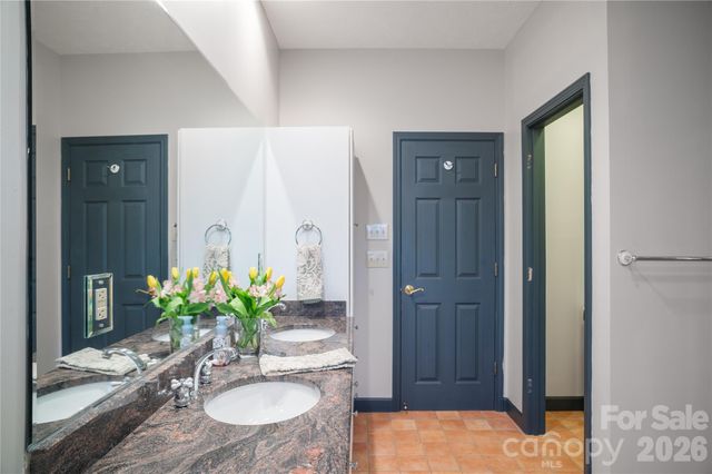 105 Fairway Knoll Drive, Hendersonville, NC 28739