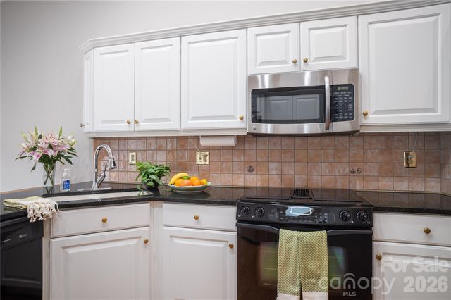 105 Fairway Knoll Drive, Hendersonville, NC 28739