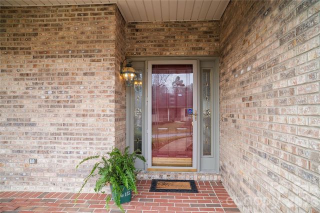 105 Fairway Knoll Drive, Hendersonville, NC 28739