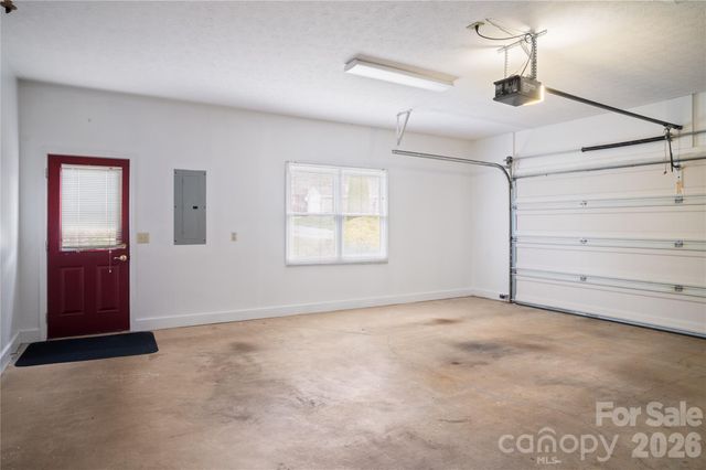 105 Fairway Knoll Drive, Hendersonville, NC 28739