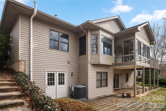 105 Fairway Knoll Drive, Hendersonville, NC 28739