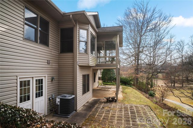 105 Fairway Knoll Drive, Hendersonville, NC 28739