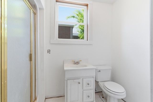425 Lakeshore Dr, Old Hickory, TN 37138