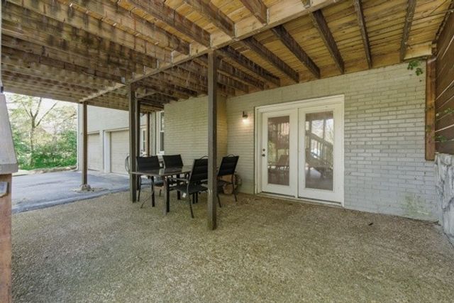 425 Lakeshore Dr, Old Hickory, TN 37138