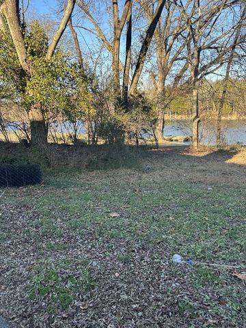 425 Lakeshore Dr, Old Hickory, TN 37138