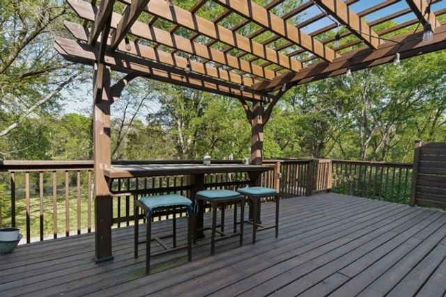 425 Lakeshore Dr, Old Hickory, TN 37138